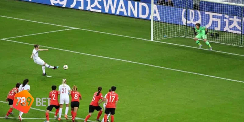 Cú sút penalty của Awana Diab